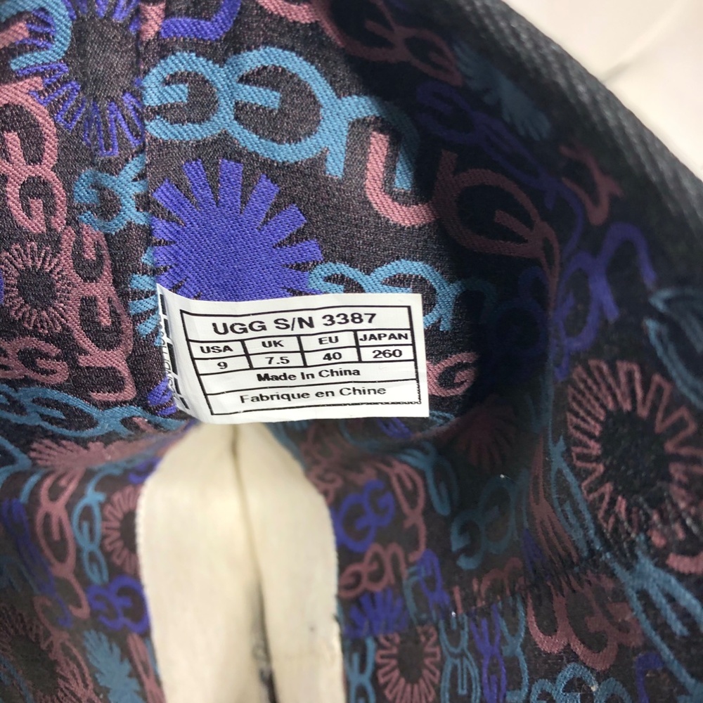 Ugg Button Boot Size Size Us 9 Used - image 6